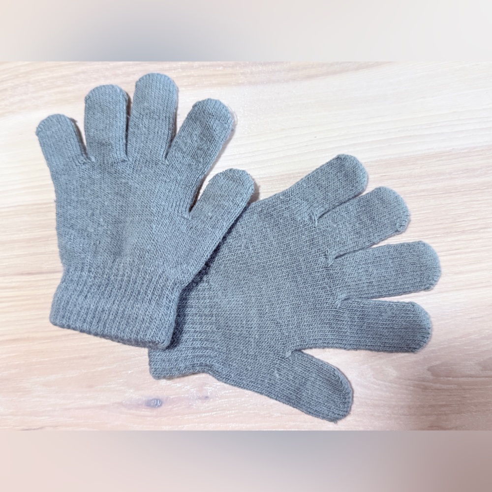 Cozy Gray Kids Gloves